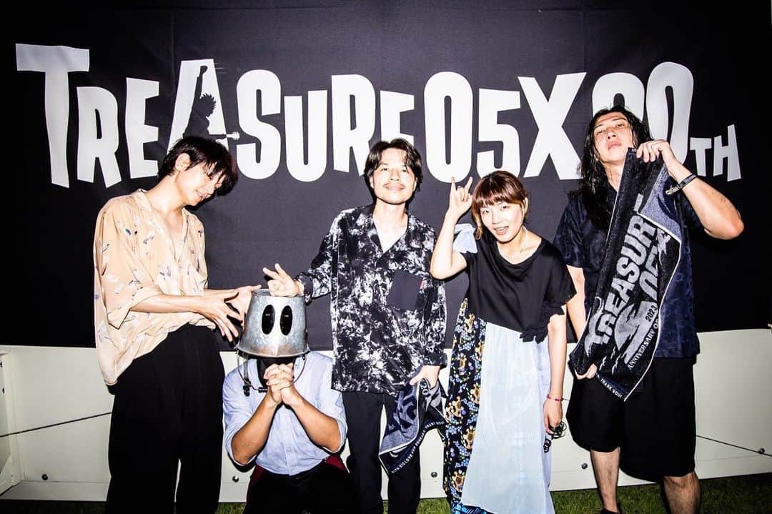 のインスタグラム：「TREASURE05XX🔥 Another photos  久しぶりの巨大サークル 血がたぎった🥰  Behold the giant circle.  photo by @yusuke_mphoto   BIGMAMA 👩‍🎓SCHOOL WARS TOUR👨‍🎓   10/28(土) KT Zepp Yokohama 11/10(金) Zepp Osaka Bayside 11/11(土) Zepp Fukuoka 11/19(日) Zepp Sapporo 11/22(水) Zepp Nagoya 11/23(祝木) Zepp DiverCity(TOKYO)   ◆ぴあ https://t.pia.jp/pia/artist/artists.do?artistsCd=59210125  ◆ローソン https://l-tike.com/bigmama/  ◆イープラス https://eplus.jp/bigmama  ◆楽天チケット https://ticket.rakuten.co.jp/artist/art462794/  #BIGMAMA #treasure05x」