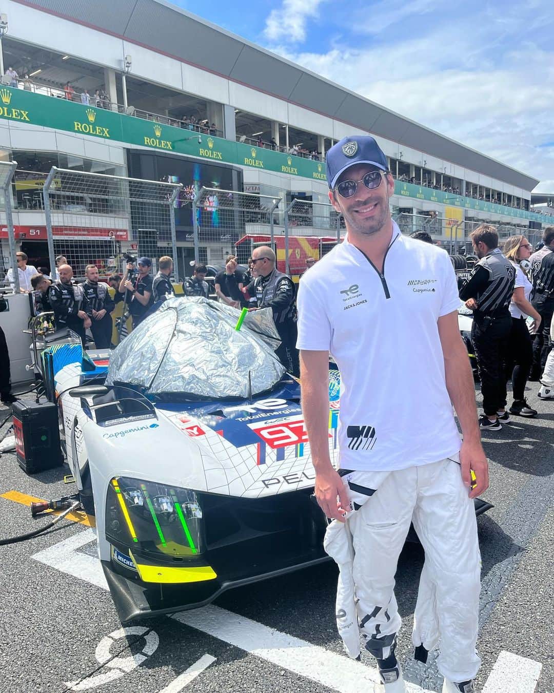 ジャン＝エリック・ベルニュのインスタグラム：「Always a pleasure to come race in Japan. The race for us didn’t go very well, we lacked pure performance which means we had a pretty lonely race. We keep working and we won’t give up!The journey is a long one but I’m sure we will reach our destination soon enough 🙌🏼 Arigato 🇯🇵」
