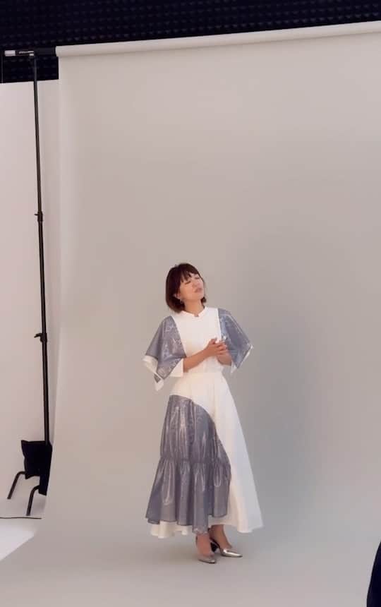 熊木杏里のインスタグラム：「正解は「新しい私になって」💄でした！ アカペラで良さそうな感じを意識したら スッと出てきました。 正解の方がいらっしゃらなかったので笑 マスターベリーアンサー(MVA)は次回に。(次回とは)  特別賞🏆 スカートマジック→確かにそうで賞  ご参加ありがとうございます✨  @panormo_official」