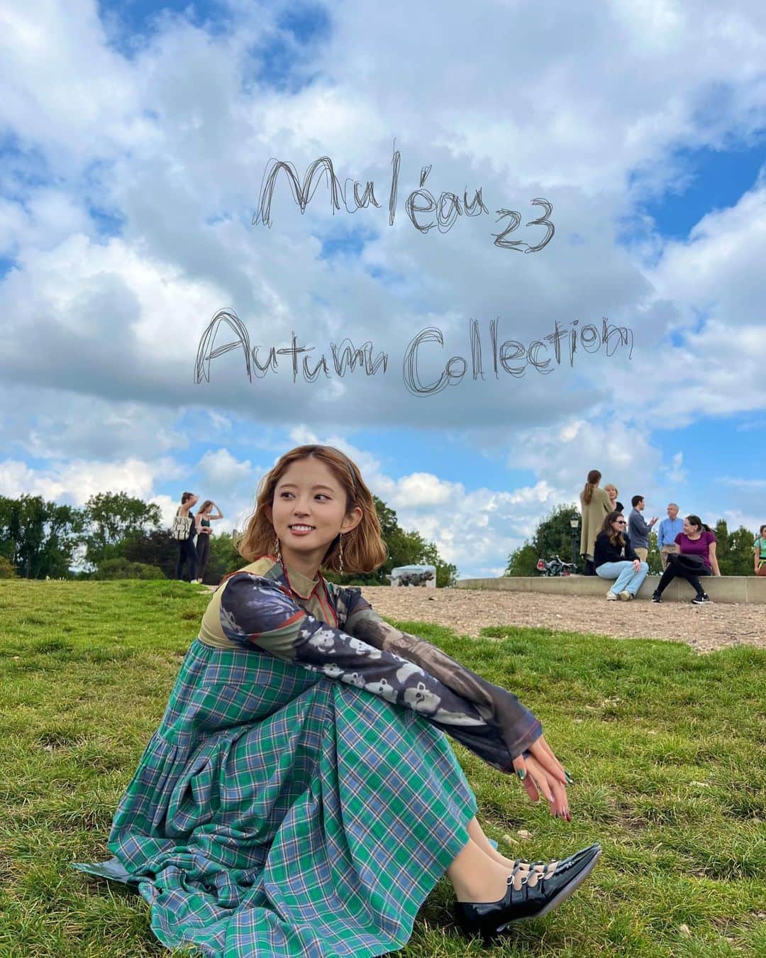鈴本美愉のインスタグラム：「. Muléau 23 Autumn Collection Vol.1 公開されました🍂  今回はスポーティーカジュアルな雰囲気🎾 撮影ではちょっとユニークで可愛らしい感じに仕上げました🤓  ぜひMuléau公式サイト覗いてみてね~ 発売は9/13(水) 19:00〜です🫶  明日 @muleau_official からインスタライブでアイテム紹介します🏸」