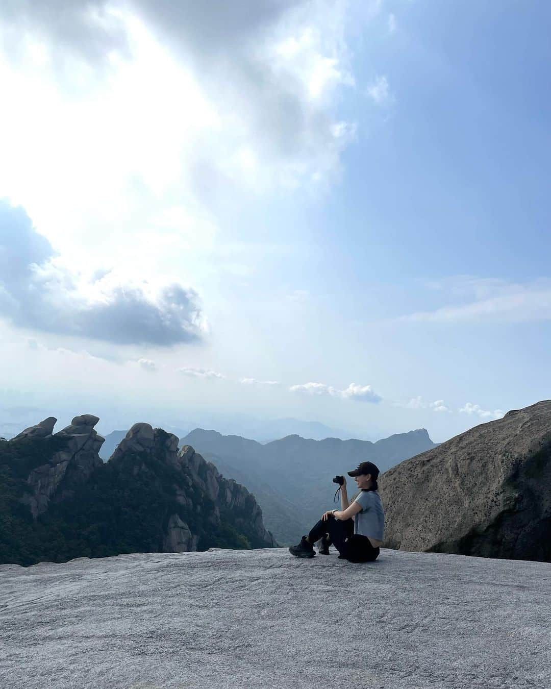 ウォン・ジナのインスタグラム：「멋진 언니들 따라서 북한산⛰️」