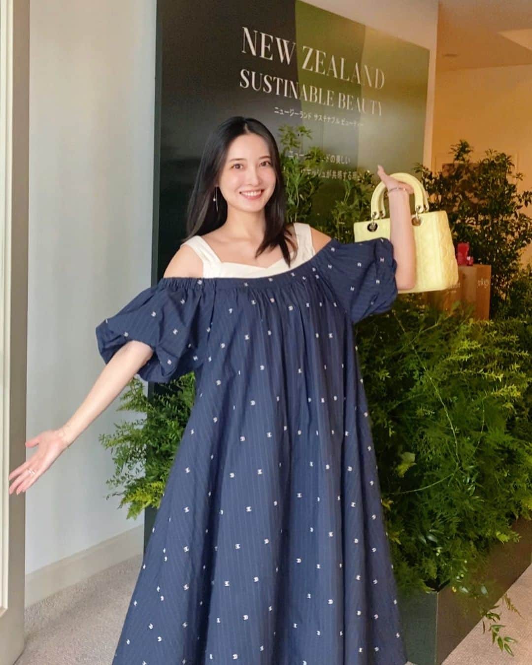 大石絵理のインスタグラム：「New Zealand Sustainable Beautyのイベントへ行ってきました🌹💞 どんなものを自分の体に摂り入れるか普段から気にかけてはいますが、環境や身体を大切にしようと改めて思いました🌼 とても素敵な環境でのイベントでした♡ 👗 @coel.official 💖」