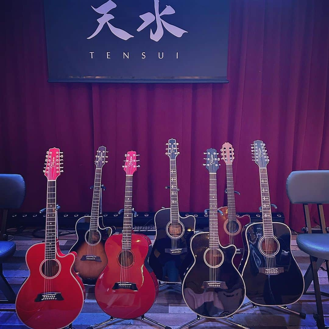 本城聡章さんのインスタグラム写真 - (本城聡章Instagram)「週末は #豊橋天水 にて弾き語り🎸🎙＆ドリキャス🕺💃58歳最後の夜と59歳最初の宴を皆さんと共に過ごす事が出来てホントに幸せでした。長いこと生きてるとこんな素敵な経験できるのですね❤️ご来場いただきました皆さんありがとうございました😊 久しぶりにお逢いしたw城主にも🤴心より感謝🏰  #ThankYou #豊橋 #Toyohashi  #誕生日 #생일 #橘高文彦 #FumihikoKitsutaka  #本城聡章 #ToshiakiHonjo  #DreamOnGuitars #FumihikoKitsutakaToshiakiHonjoAcousticSessions #弾き語り #ClubDreamCastle  #筋肉少女帯 #筋少 #KingShow #Daddario #ダダリオ #kyoritsucorporation #Takamine #タカミネ #expro #iPicks #MusicWorks #zoom」9月11日 9時23分 - honjo