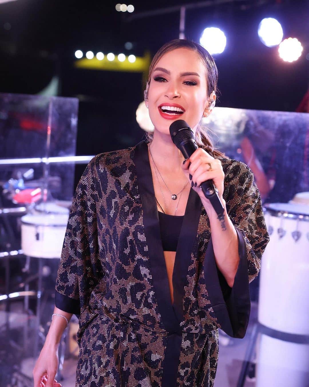 Claudia Leitteのインスタグラム：「Inhapim, Minas Gerais, que festa maravilhosa! Obrigada, meu Deus! Foi incrível! Vocês brocaram e eu já tô aqui pensando quando será o nosso próximo encontro ❤️🤩!」