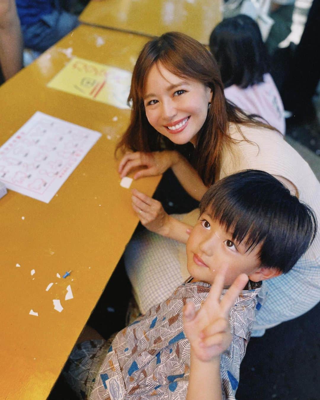 日下部ゆいこさんのインスタグラム写真 - (日下部ゆいこInstagram)「. . カタヌキ菓子。 出店で見つけて 「わー懐かしい！！」と言って やり始めて気づいたけど やるの初めてでした。 . そして秒で散りました。 . そんな私を散々馬鹿にした夫も 十秒ほどで散りました。 . . あれだ、イカゲームで 見ただけでした。笑 . . #お祭り#カタヌキ菓子」9月11日 9時34分 - yuiko_kusakabe