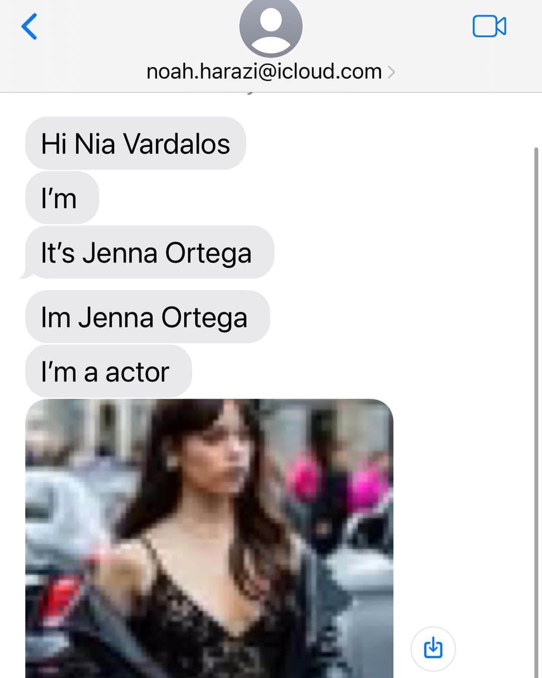 ニア・ヴァルダロスのインスタグラム：「Two photos, feels legit, can I give your number @eliaskacavas」