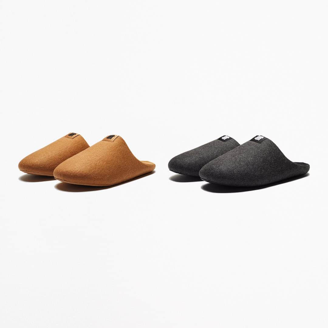 のインスタグラム：「A detailed look into UNDEFEATED FALL 23 - Drop 3  Drop 3 concludes with a collection of accessories - the UNDEFEATED House Slipper, Icon Ashtray and Sticker Pack. The Slipper is 100% polyester felt with woven labels, the Ashtray is a ceramic piece with a matte glaze and the Sticker Pack includes four ‘5-strike’ icon stickers in black and white and two sizes.   Available now exclusively at all UNDEFEATED Chapter Stores and Undefeated.com」