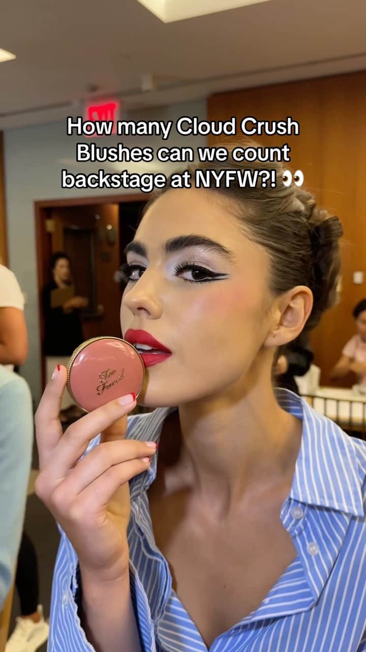 Too Facedのインスタグラム：「+ more! 😉🥰 Our Cloud Crush Blush was an essential product backstage at #NYFW 🤍✨ #toofaced #tfcrueltyfree #nyfw2023 #newyorkfashionweek」