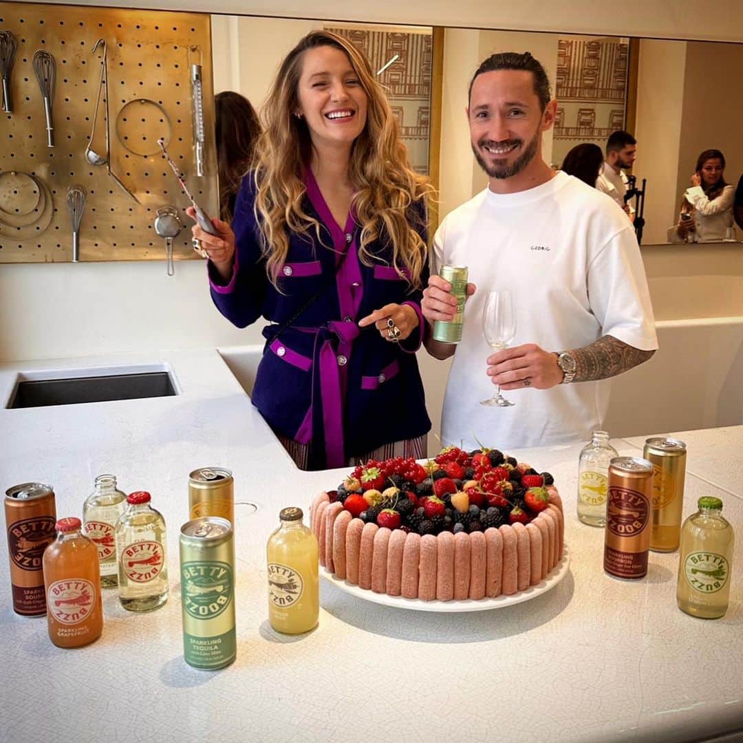 ブレイク・ライヴリーさんのインスタグラム写真 - (ブレイク・ライヴリーInstagram)「@cedricgrolet You should’ve made your bakery nut free if you didn’t want me to drive you nuts. 😵‍💫🤭 Love you buddy. I had the time of my life. Glad I could bring the @bettybuzz & @bettybooze to make up for the chaos Chef🥂 🎂」9月11日 10時26分 - blakelively