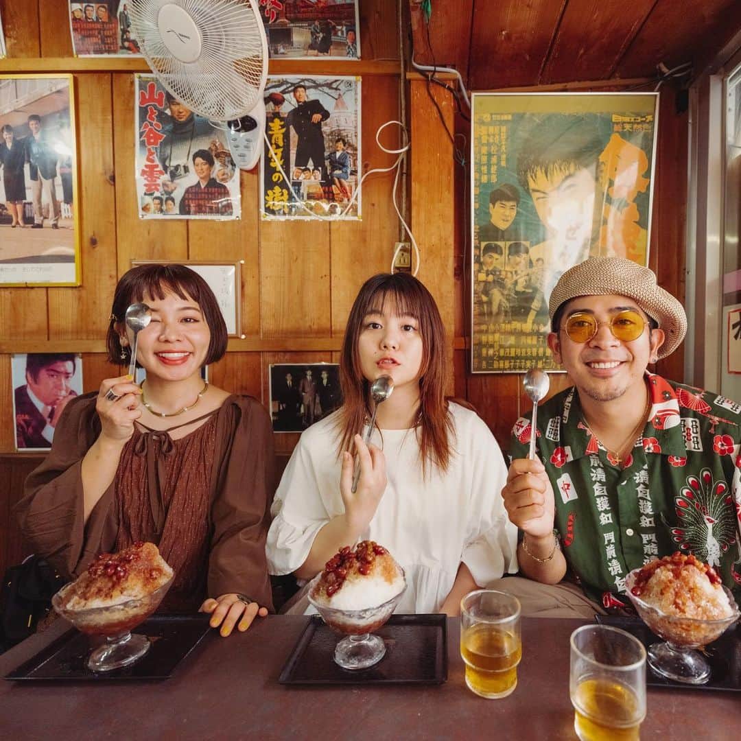 MAIKO さんのインスタグラム写真 - (MAIKO Instagram)「あいらぶぜんざい🍧🫘  たまたま見つけた壺屋にある小さなお店🏠 ぜんざいももちろん美味しかったんだけど、天ぷらもめちゃくちゃ美味しくてびっくらこいた〜🦑  #10月14日神奈川でLIVEするよ🥁 #バンドLIVE張り切ってお届けいたします🤪 #関東圏のみんな待ってるよ〜🌼🌼🌼 #ハッシュタグ告知 チケットについてはこちら👇✨ @official_sevenoops」9月11日 10時48分 - maiko_oops