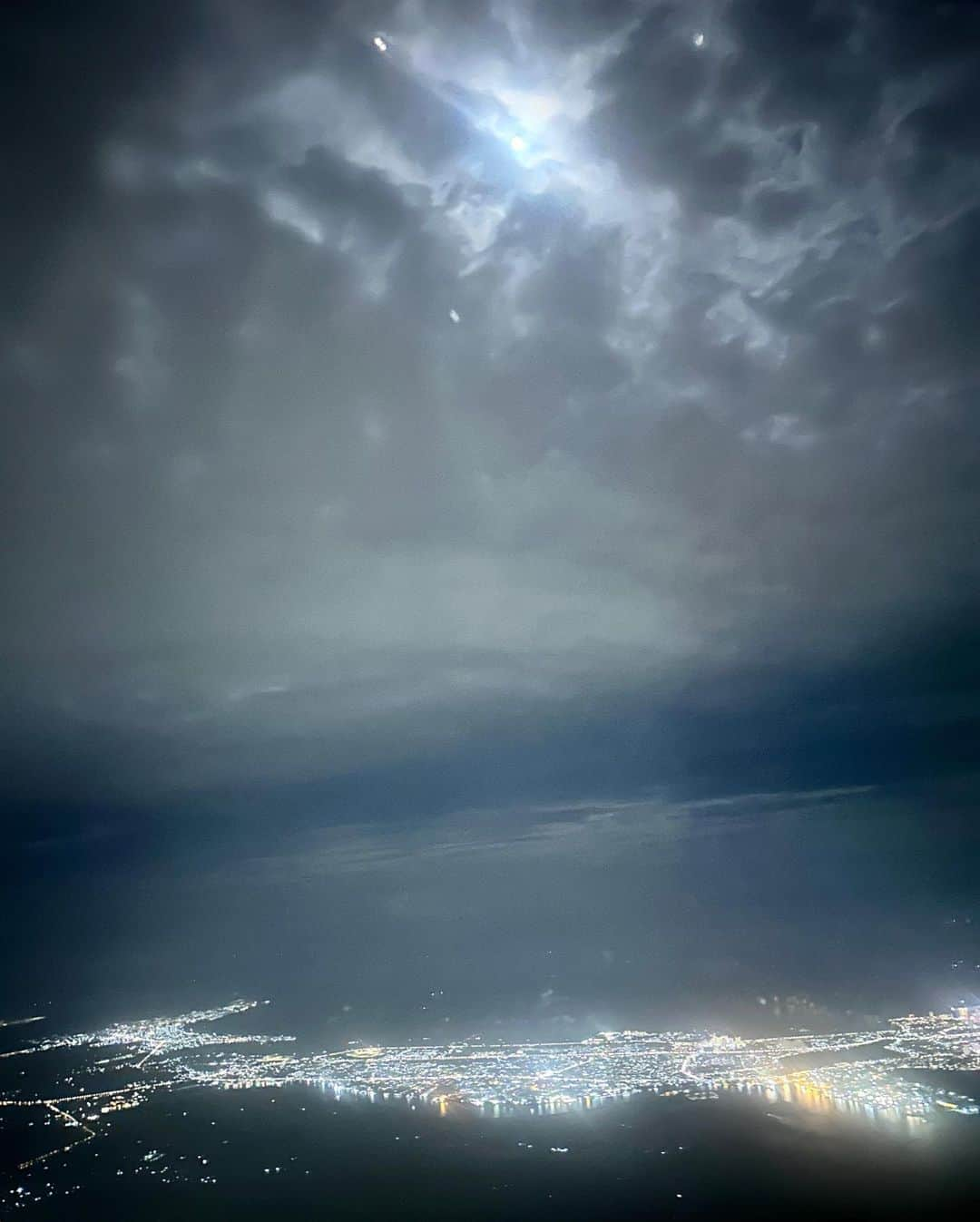 上原歩さんのインスタグラム写真 - (上原歩Instagram)「✈️☁️🌏☁️  大好きな飛行機から 大好きな空を。 皆さま素敵な1週間を  ___________________________________________  #love #life #sky #cloud #sun #colorfull #beautiful #空」9月11日 10時46分 - ayumiuehara