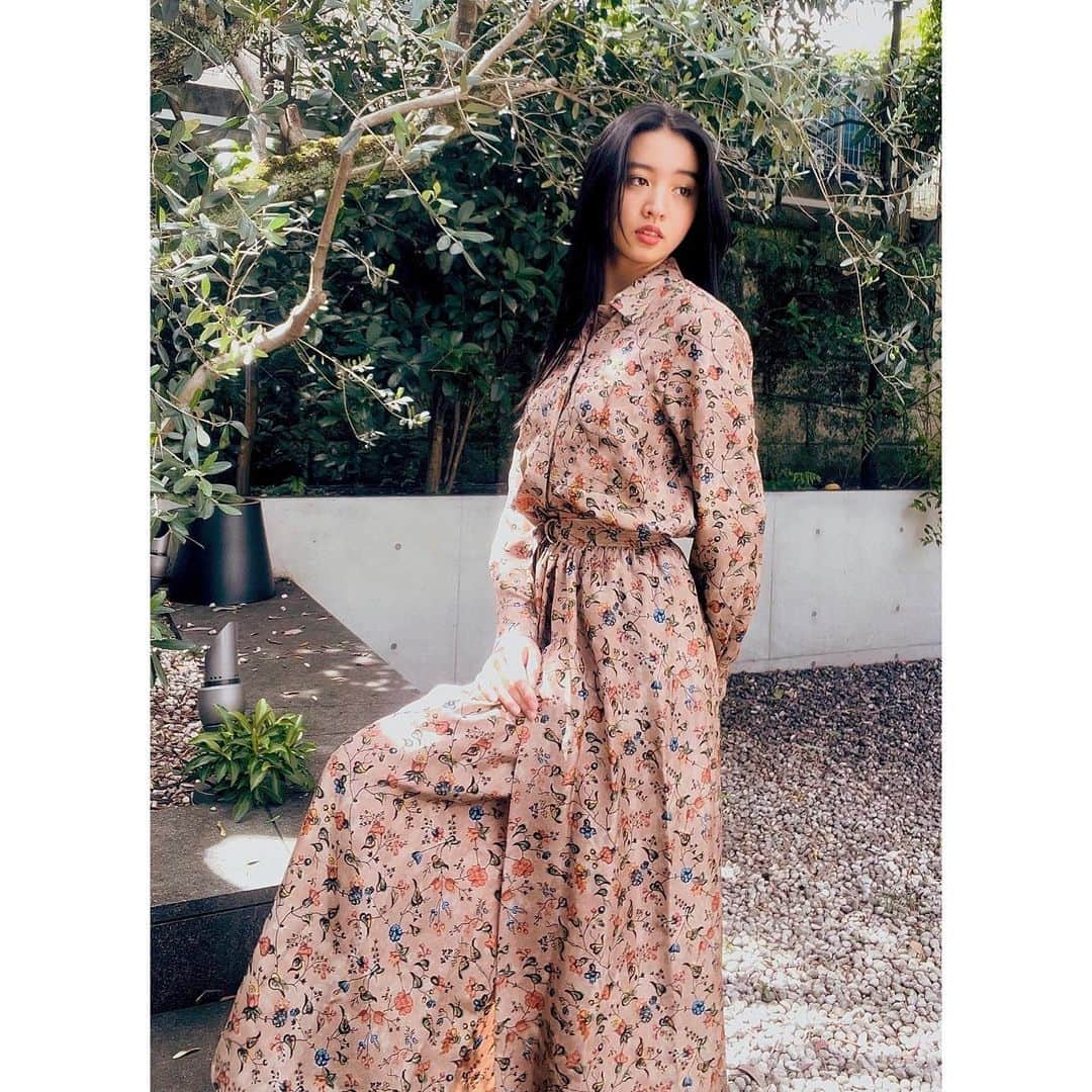 のインスタグラム：「今日のルック☺️ @loropiana のセットアップ❤️ 撮影で一目惚れしたお洋服です！」