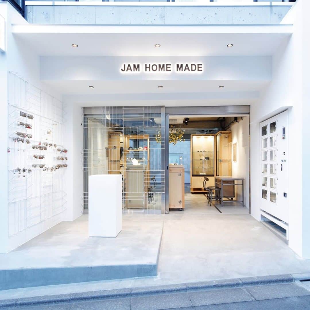 のインスタグラム：「【ラフォーレ原宿POPUP出店のお知らせ】  JAM HOME MADE東京店は、下記日程につきまして、ブランド25周年を記念し、期間限定でラフォーレ原宿にPOPUP出店（期間限定のお引っ越し）いたします。  期間：2023年9月23日(土)~2023年10月9日(月) 営業時間：11：00-20：00　予定  DISNEY100周年の特別なディズニーコレクションをPOPUPSHOP先行販売いたします。  ※期間中、千駄ヶ谷のJAM HOME MADE東京店はクローズいたします。予めご了承くださいますようお願い申し上げます。」