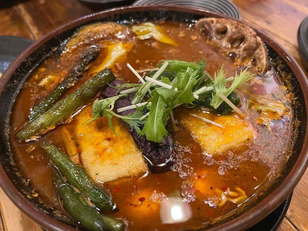 やまだひさしのインスタグラム：「孤独のグルメ スープカレー。 もうずーっとRAMAIの虜だなぁ。やっぱ美味い。 さて本日は月に一度のトークショー！ 新宿ロフトプラスワンの空間が大好き。 あの場所だから喋れる禁断トークw お楽しみに！ #やまだひさし #ラジオ #DJ #グルメ #トークショー #ラジみた」