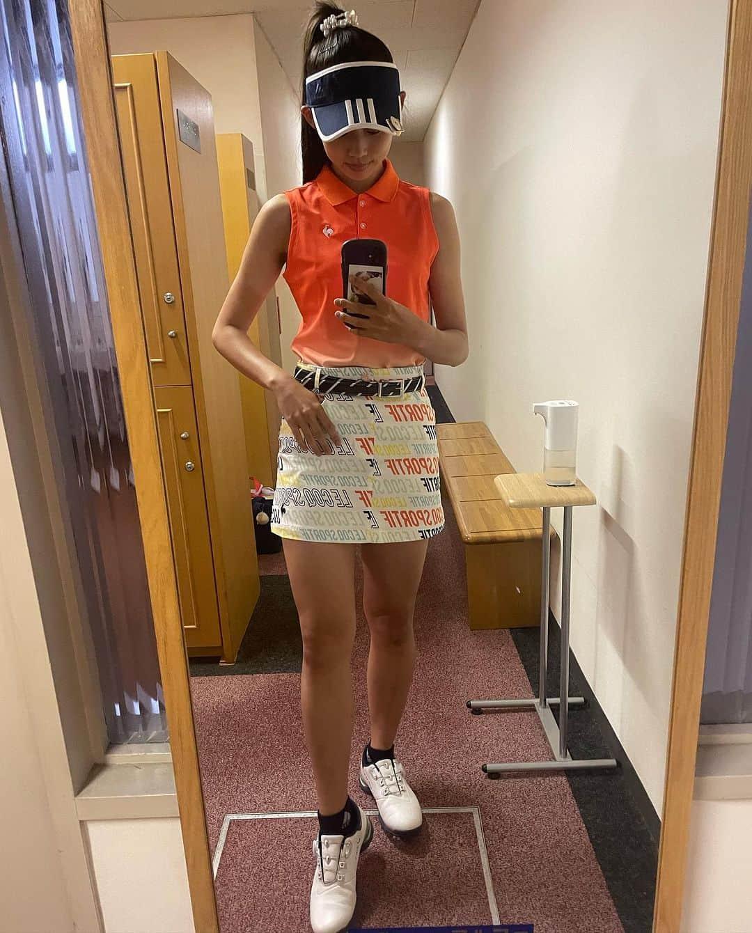 佐藤逸香のインスタグラム：「8月は計4回ラウンドした⛳️(写真は3枚しかないけど） そのうち3回は27ホール、、真夏の27ホールは本当にきつい けど痩せるからちょうどいいと思ったら頑張れる。笑  8月のゴルフは全体的に調子悪めだったなー😢  今月も頑張るぞ🔥  #ゴルフ #ゴルフ女子  #adidasgolf #mizuno #PING #asics #SRIXON #taylormadegolf #Paradiso #TaylorMade #munsingwear #descent #lecoq #スポーツ大好き #スポーツ女子」