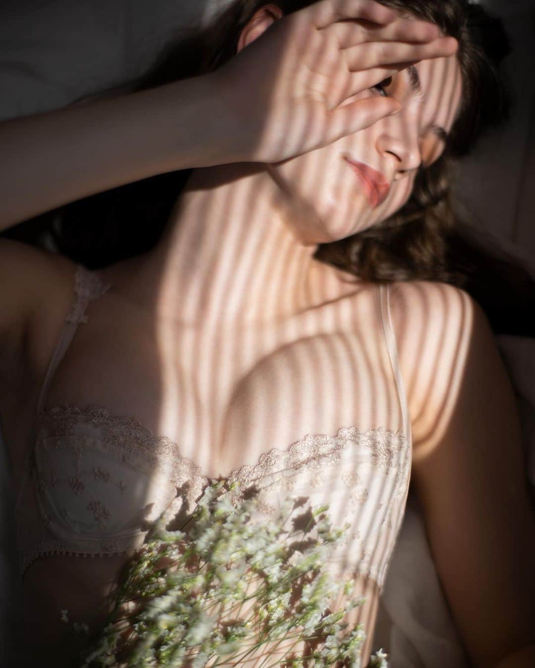 花盛友里のインスタグラム：「Shooting for @peachjohn_official  🤍🤍🤍🕊️🕊️🕊️🕊️🕊️」