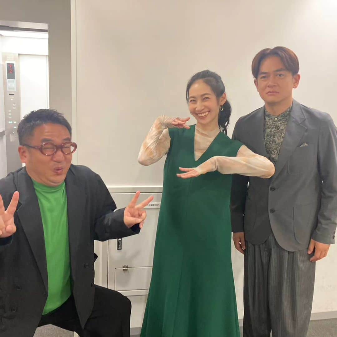 濱田准のインスタグラム：「新婚さんいらっしゃい見てくださった方ありがとうございました😭👏✨✨ 普段一人でやってることを藤井隆さんが一緒にやってくださって楽しいしかなかったです😆❗❗ 井上咲楽さんや観覧の皆様がとても温かくてほっこりしました☺️☀️  見逃した方はTVerで是非👏👏」