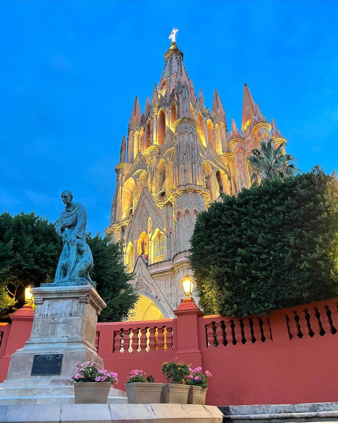 コートニー・イートンさんのインスタグラム写真 - (コートニー・イートンInstagram)「San Miguel de Allende ❤️‍🔥」9月11日 11時49分 - courtneyeaton