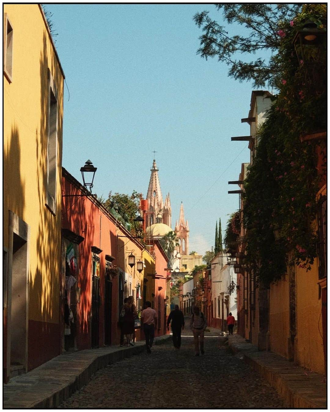 コートニー・イートンのインスタグラム：「San Miguel de Allende ❤️‍🔥」