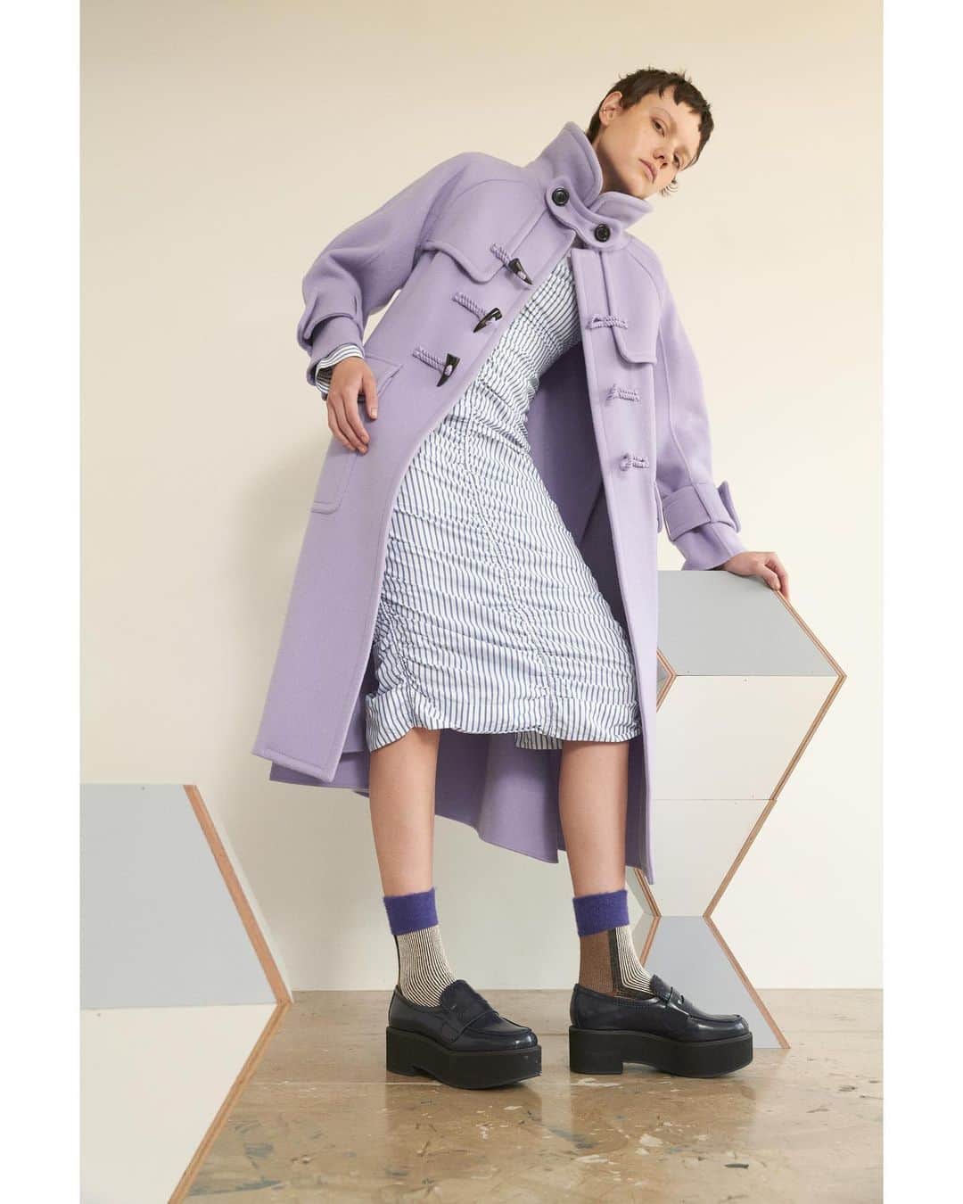 のインスタグラム：「.  Tabio 2023 Autumn/Winter  "my identity my style"  _________________  ▷ミンクモール前後切り替えソックス #021132299 ¥1,870 10月下旬入荷予定 _________________  #tabio#madeinjapan#socks#23aw #タビオ#ソックス#靴下#足元倶楽部」