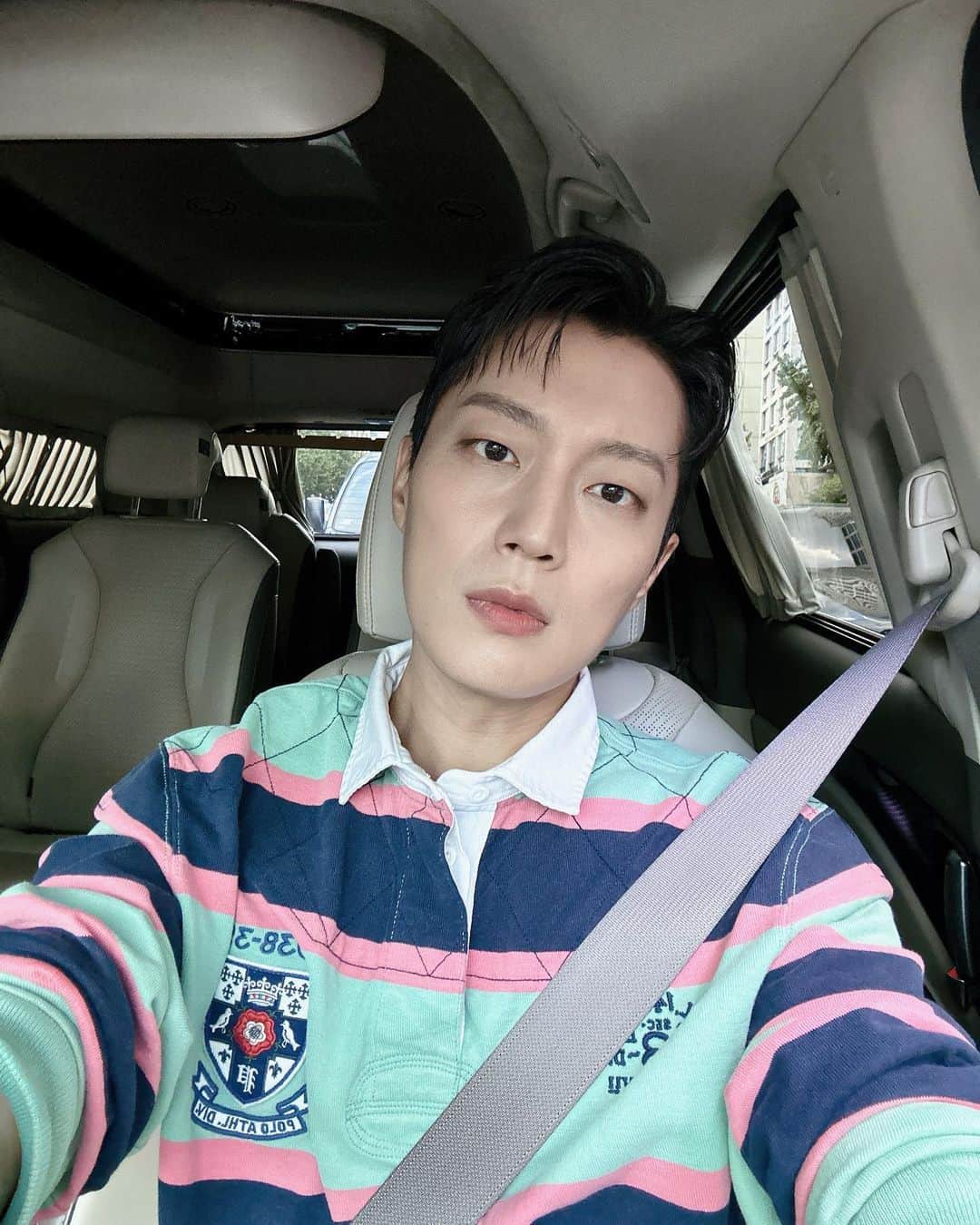 ユン・ドゥジュンのインスタグラム：「와.. 주말 내내 죽다 살아났네요..이제 많이 좋아졌으니까 걱정마시고 여러분들은 제발 건강하시길! 힘차게 한 주를 달려봅시다!👍👍」