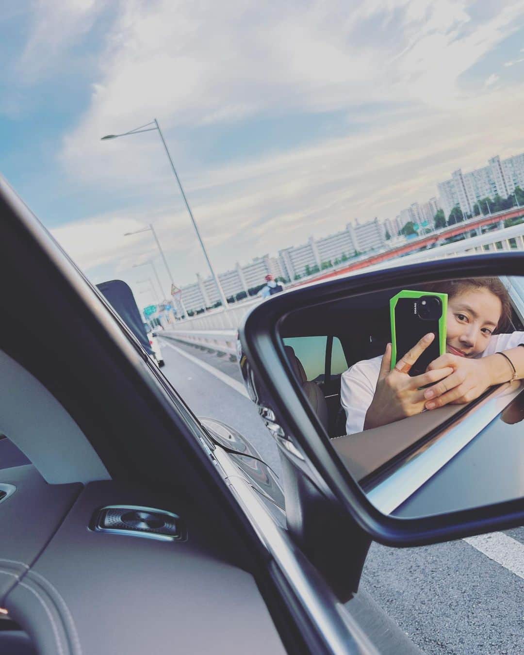 ソン・ダムビのインスタグラム：「일주일 잘 보냈다🤞🏻 월요일 시작💪🏻 다들 happy monday❤️」
