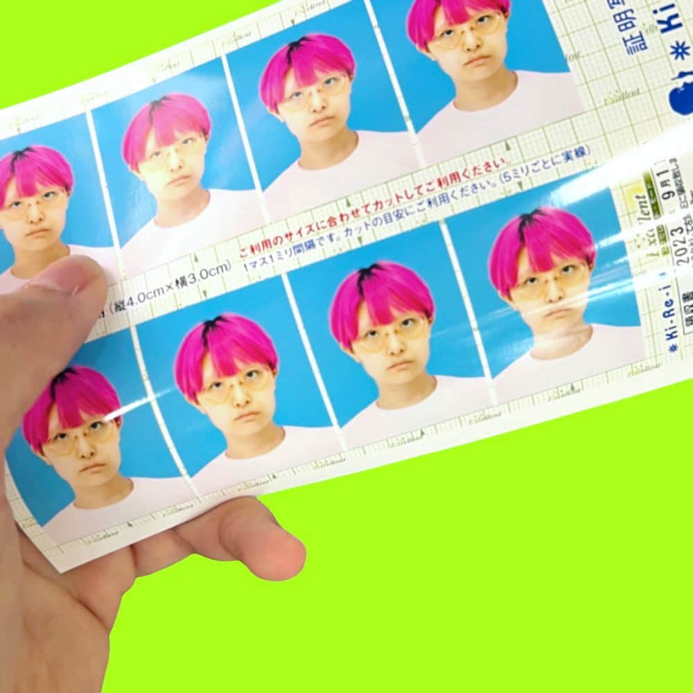 millnaのインスタグラム：「えらいので市役所にきた。写真も化粧品も忘れたのでとりま下唇めちゃ噛んで赤くした‼️美容を語る資格がありません💋chu」
