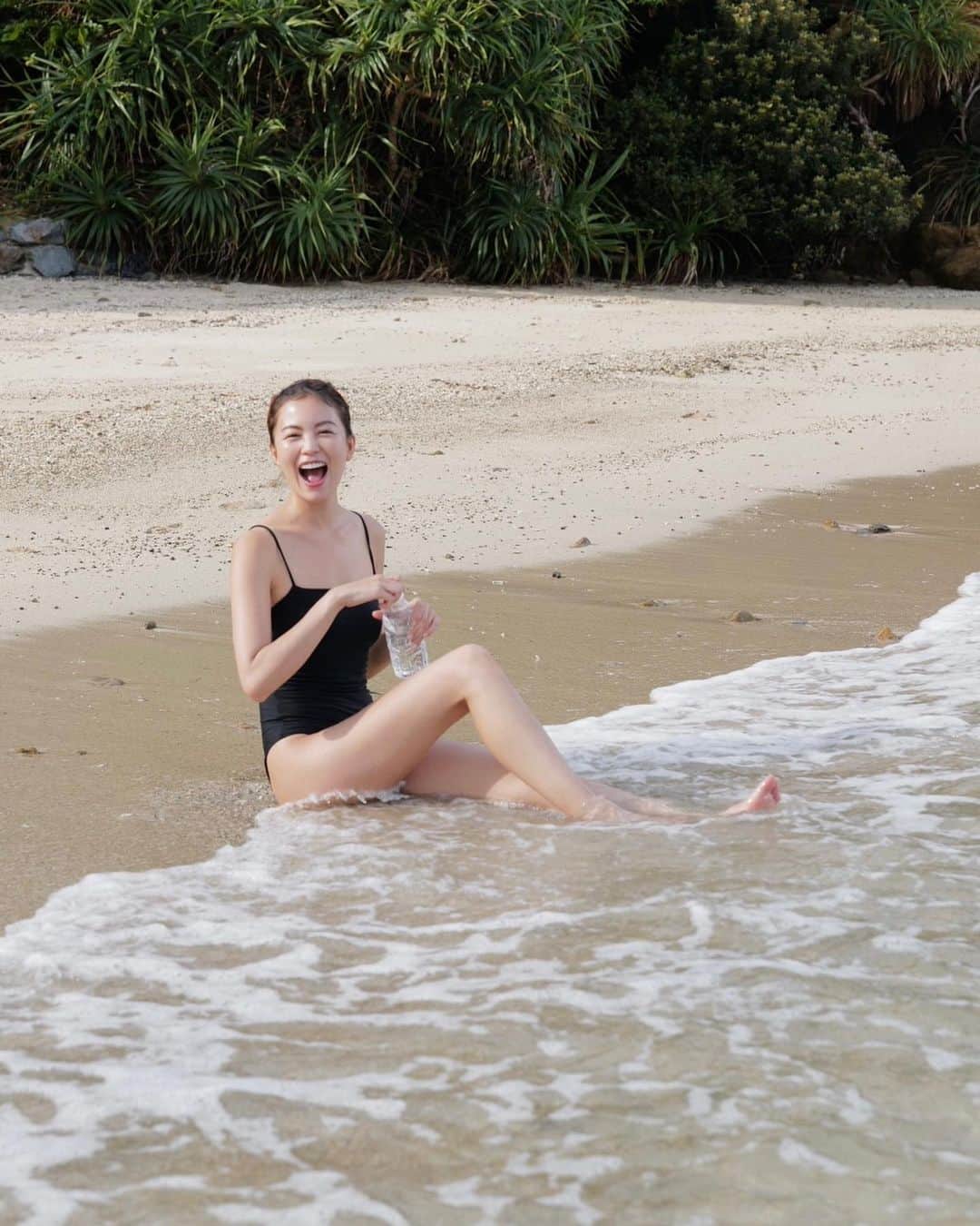 矢野未希子さんのインスタグラム写真 - (矢野未希子Instagram)「. 海で泳いで砂浜たくさん歩いて初日の夕飯後のデザートを買いに行く。 大好きな思い出のケーキやさん🍰  チョコしか余ってなくて、チョコ味初挑戦🍫 女子2人でホールケーキ😂」9月11日 12時02分 - mikko1104