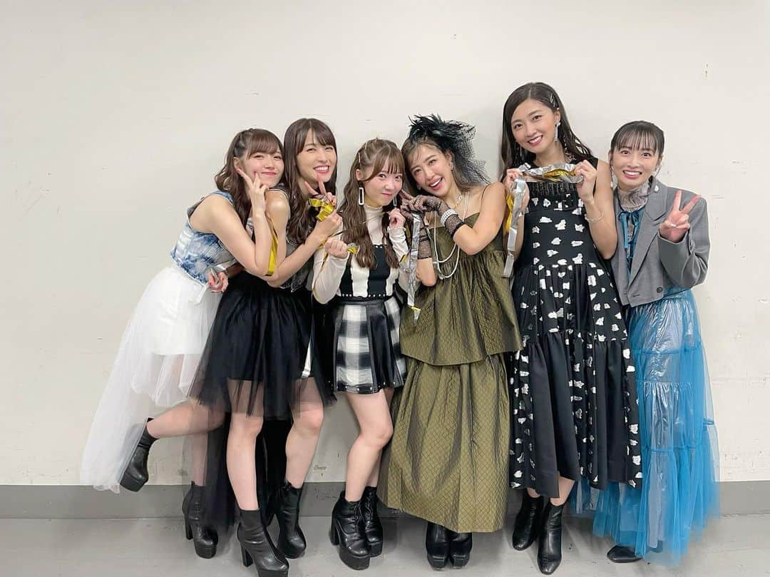 山岸理子のインスタグラム：「* 🫶 ⁡ 一生忘れられない日となりました❤︎😭😭😭😭😭😭😭 幸せ以上の言葉ってなんだろ🤔💭 ⁡ ⁡ #tsubaki_factory #山岸理子 #ハロプロ25周年 #一生分の運使い果たしたよ #ありがとうございました #夢か現実かわからなかったよ #お姉さん方と会えて幸せです」