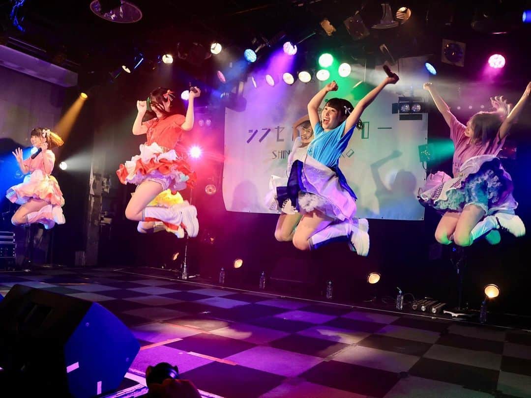 雨宮鈴奈さんのインスタグラム写真 - (雨宮鈴奈Instagram)「🍓2023.8.28  𝟭𝘀𝘁ﾜﾝﾏﾝﾗｲﾌﾞ🍓  みんなと最高の時間を 過ごせて幸せでした☺️  楽しかった〜( ᵒ̴̶̷̤‧̫ ᵒ̴̶̷̤ )  詳しくはアメブロに書いてます🍀*゜  2nd ﾜﾝﾏﾝは12月29日梅田アムホールで開催されます🫶   #大阪 #アイドル #ワンマンライブ  #シンセカイヒーロー  #jk  #赤色担当 #雨宮鈴奈」9月11日 12時21分 - amemiya_suzuna