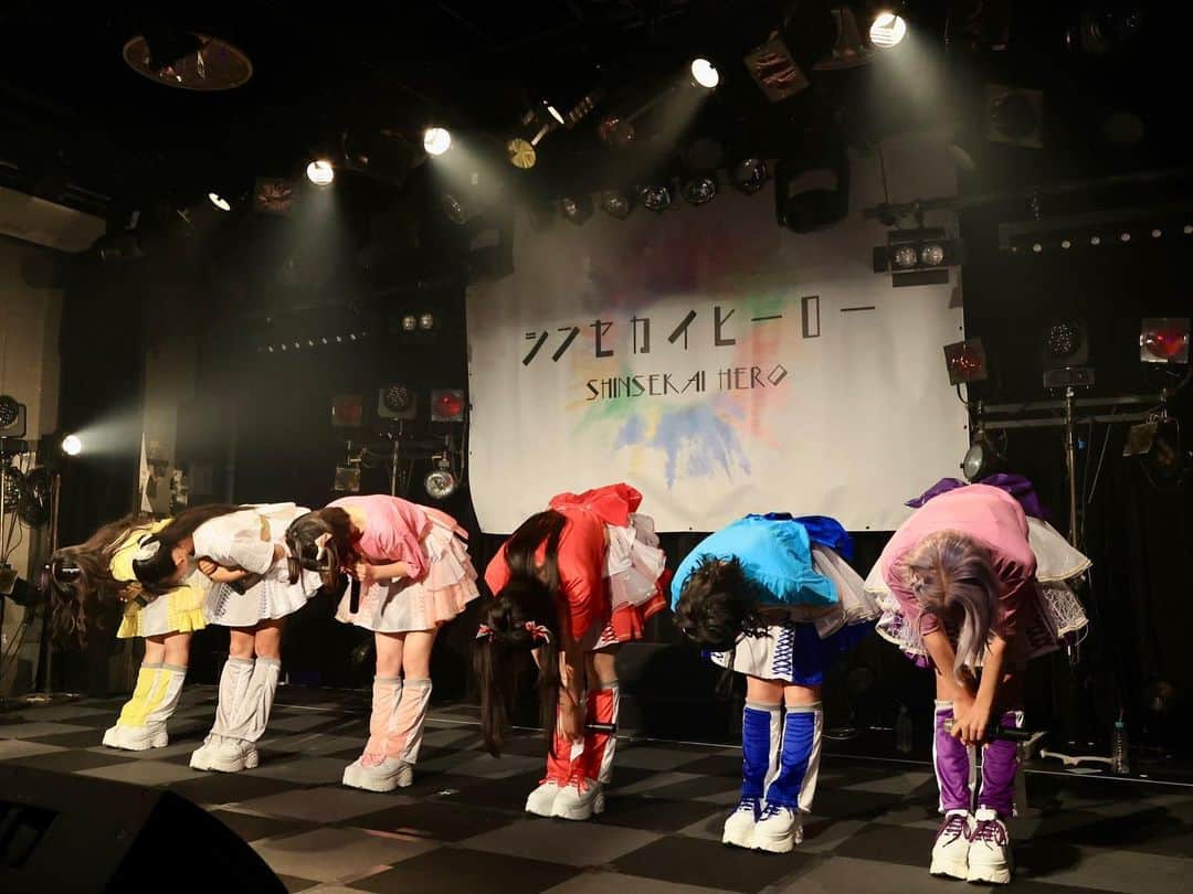 雨宮鈴奈さんのインスタグラム写真 - (雨宮鈴奈Instagram)「🍓2023.8.28  𝟭𝘀𝘁ﾜﾝﾏﾝﾗｲﾌﾞ🍓  みんなと最高の時間を 過ごせて幸せでした☺️  楽しかった〜( ᵒ̴̶̷̤‧̫ ᵒ̴̶̷̤ )  詳しくはアメブロに書いてます🍀*゜  2nd ﾜﾝﾏﾝは12月29日梅田アムホールで開催されます🫶   #大阪 #アイドル #ワンマンライブ  #シンセカイヒーロー  #jk  #赤色担当 #雨宮鈴奈」9月11日 12時21分 - amemiya_suzuna