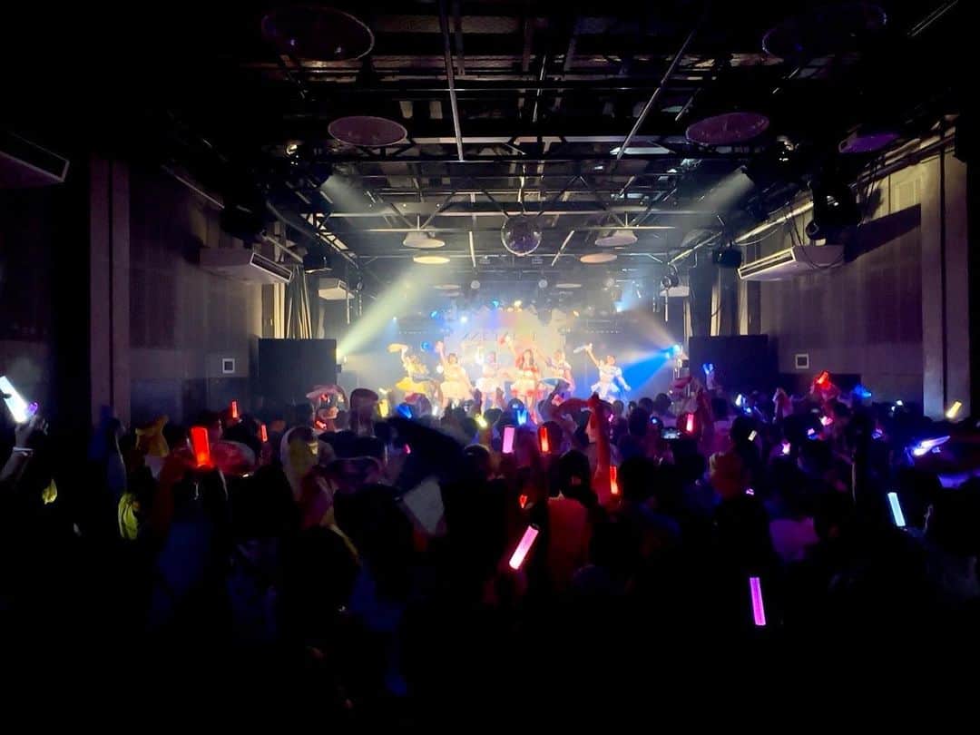 雨宮鈴奈さんのインスタグラム写真 - (雨宮鈴奈Instagram)「🍓2023.8.28  𝟭𝘀𝘁ﾜﾝﾏﾝﾗｲﾌﾞ🍓  みんなと最高の時間を 過ごせて幸せでした☺️  楽しかった〜( ᵒ̴̶̷̤‧̫ ᵒ̴̶̷̤ )  詳しくはアメブロに書いてます🍀*゜  2nd ﾜﾝﾏﾝは12月29日梅田アムホールで開催されます🫶   #大阪 #アイドル #ワンマンライブ  #シンセカイヒーロー  #jk  #赤色担当 #雨宮鈴奈」9月11日 12時21分 - amemiya_suzuna