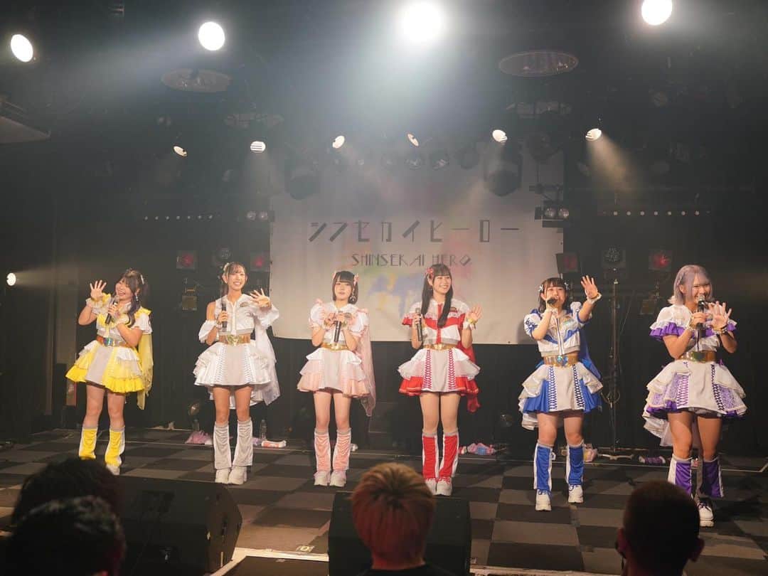 雨宮鈴奈さんのインスタグラム写真 - (雨宮鈴奈Instagram)「🍓2023.8.28  𝟭𝘀𝘁ﾜﾝﾏﾝﾗｲﾌﾞ🍓  みんなと最高の時間を 過ごせて幸せでした☺️  楽しかった〜( ᵒ̴̶̷̤‧̫ ᵒ̴̶̷̤ )  詳しくはアメブロに書いてます🍀*゜  2nd ﾜﾝﾏﾝは12月29日梅田アムホールで開催されます🫶   #大阪 #アイドル #ワンマンライブ  #シンセカイヒーロー  #jk  #赤色担当 #雨宮鈴奈」9月11日 12時21分 - amemiya_suzuna