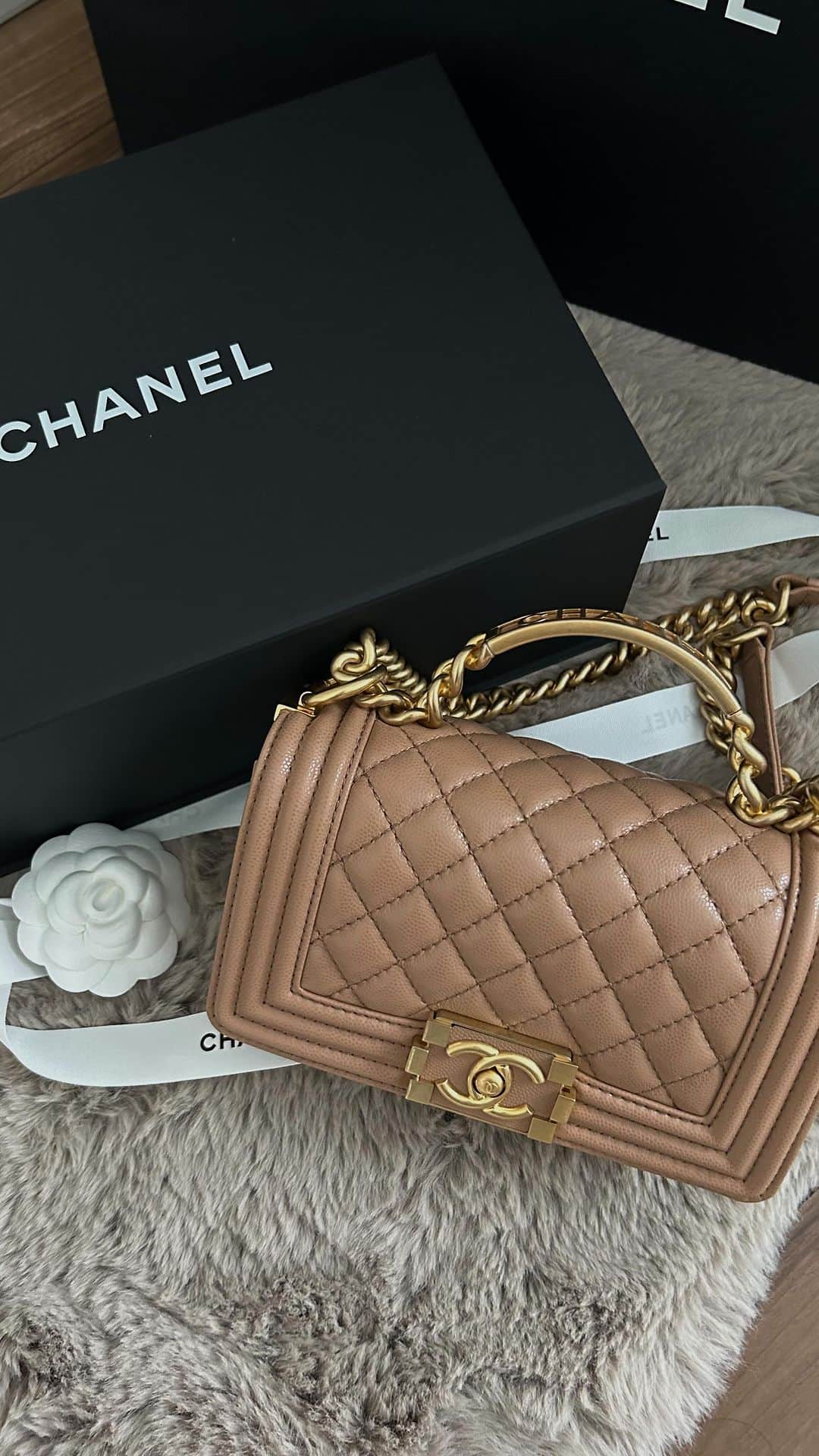 のインスタグラム：「.  new🤎 @chanelofficial  #chanel #boychanel」