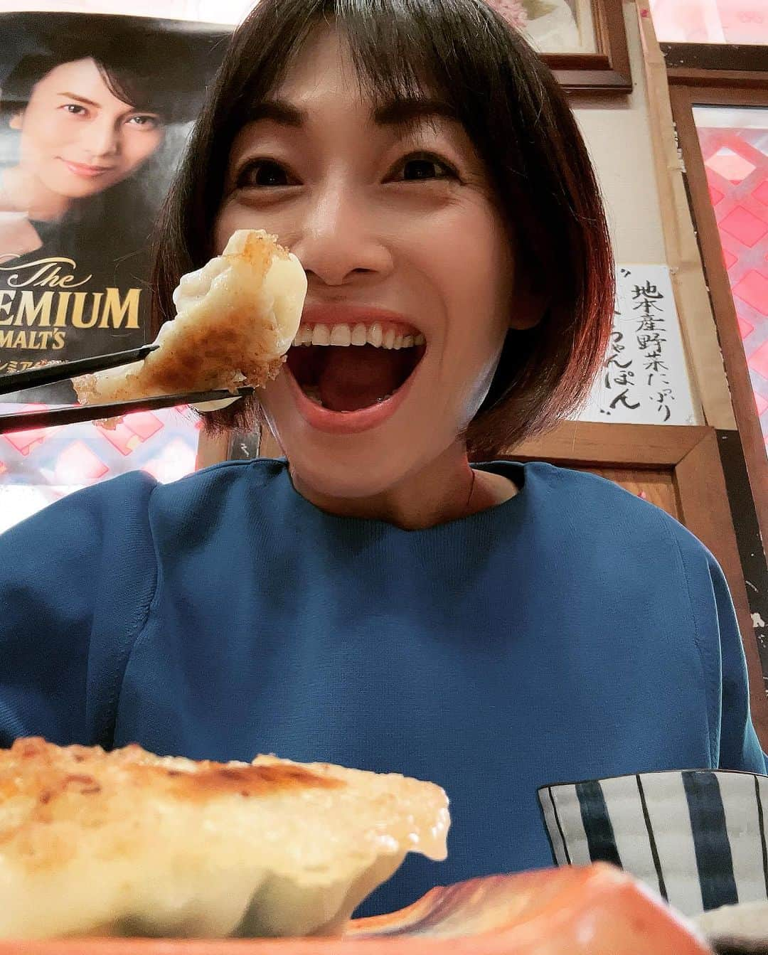 玉城ちはるさんのインスタグラム写真 - (玉城ちはるInstagram)「【　熊本2days】  今日から熊本2days❤️  とりあえず朝イチ来て、  餃子食べてます😆  この後東海大学附属星翔高校で 命の参観日です！💐  学校の近くにある  蕎麦屋さんなのに手作り餃子の美味しいと地元の方がオススメ  手打ちそばかわづさんで餃子食べてます❤️  #フラフル #餃子女子  #熊本  #手作り餃子」9月11日 12時30分 - chiharu_tamaki