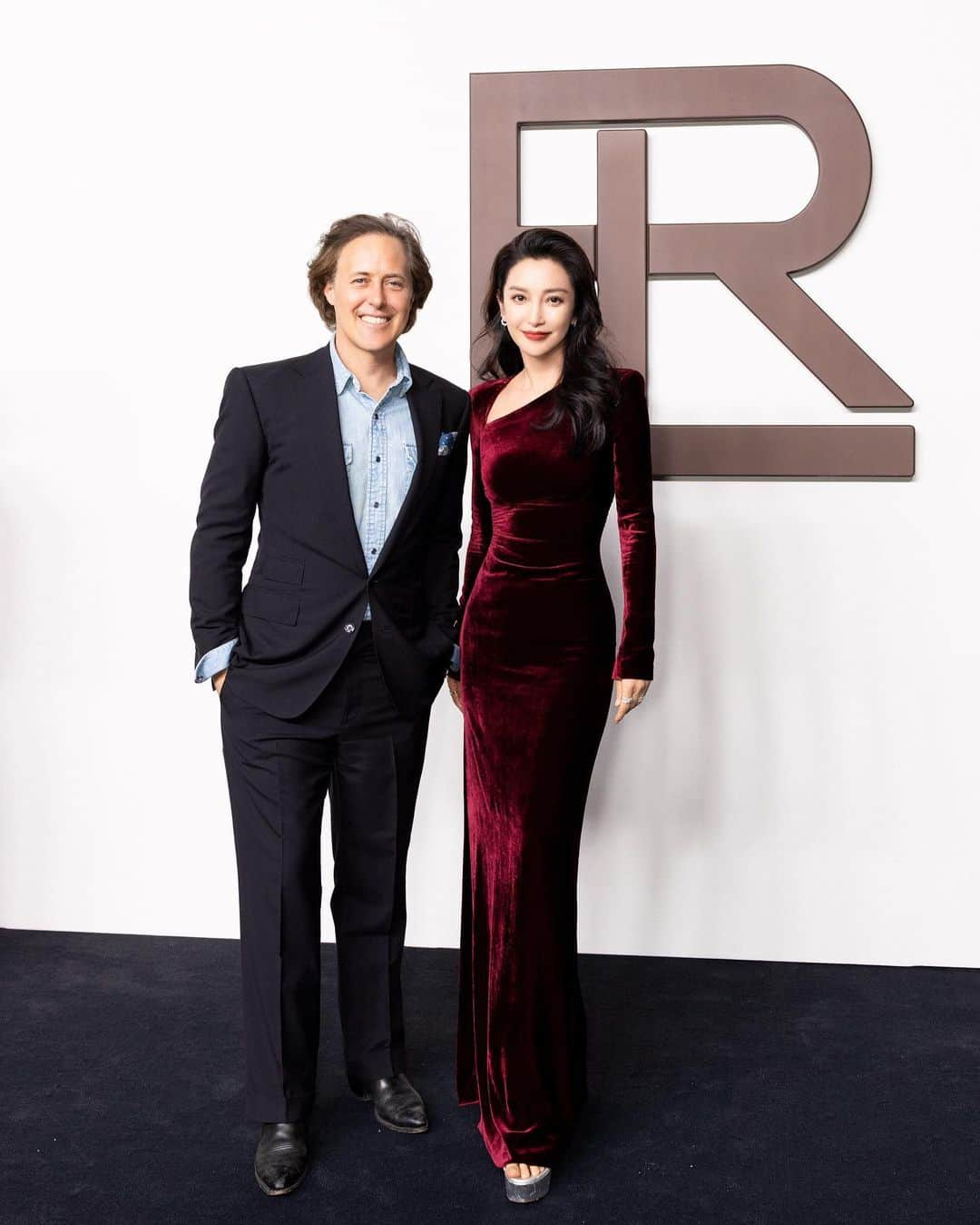 リー・ビンビン（Li Bingbing）のインスタグラム：「A wonderful night！❤️ @davidlauren  #KrisPhillips @paris.ssss @vousmevoyez   #RLSP24 #RalphLauren #RLCollection #NYFW」