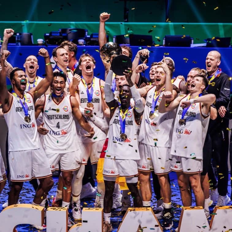 DAZN JAPANさんのインスタグラム写真 - (DAZN JAPANInstagram)「. ／ ドイツがセルビアを下し ワールドカップ初優勝🥇 ＼  ドイツが今大会無敗8連勝で優勝に輝く✨ 大会MVPは決勝で28得点を挙げた🇩🇪 #デニスシュルーダー !!  🏆FIBAバスケワールドカップ2023 🆚＜決勝＞ドイツ🇩🇪vsセルビア🇷🇸 📺#DAZN で見逃し配信中  #FIBAWC」9月11日 12時44分 - dazn_jpn
