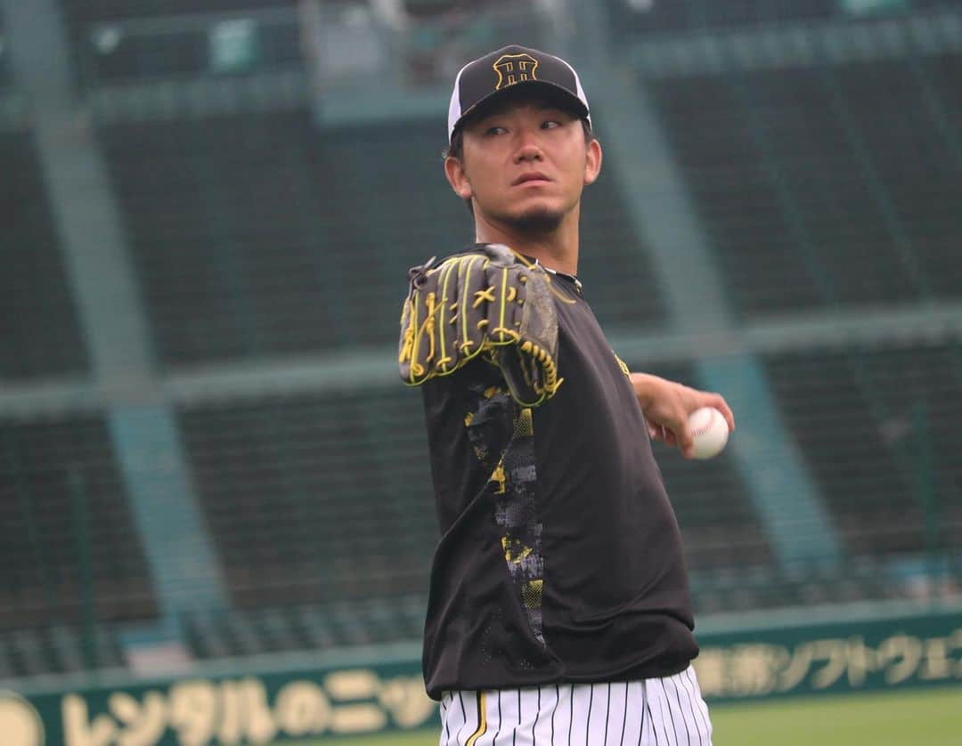 阪神タイガースさんのインスタグラム写真 - (阪神タイガースInstagram)「9月11日、甲子園球場での先発投手練習の様子です！ #西勇輝 選手 #青柳晃洋 選手 #才木浩人 選手 #ジェレミービーズリー 選手 #村上頌樹 選手 #伊藤将司 選手 #阪神タイガース #ARE」9月11日 12時47分 - hanshintigers_official