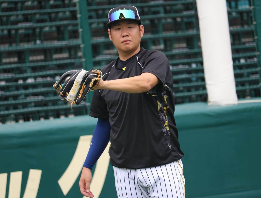 阪神タイガースさんのインスタグラム写真 - (阪神タイガースInstagram)「9月11日、甲子園球場での先発投手練習の様子です！ #西勇輝 選手 #青柳晃洋 選手 #才木浩人 選手 #ジェレミービーズリー 選手 #村上頌樹 選手 #伊藤将司 選手 #阪神タイガース #ARE」9月11日 12時47分 - hanshintigers_official