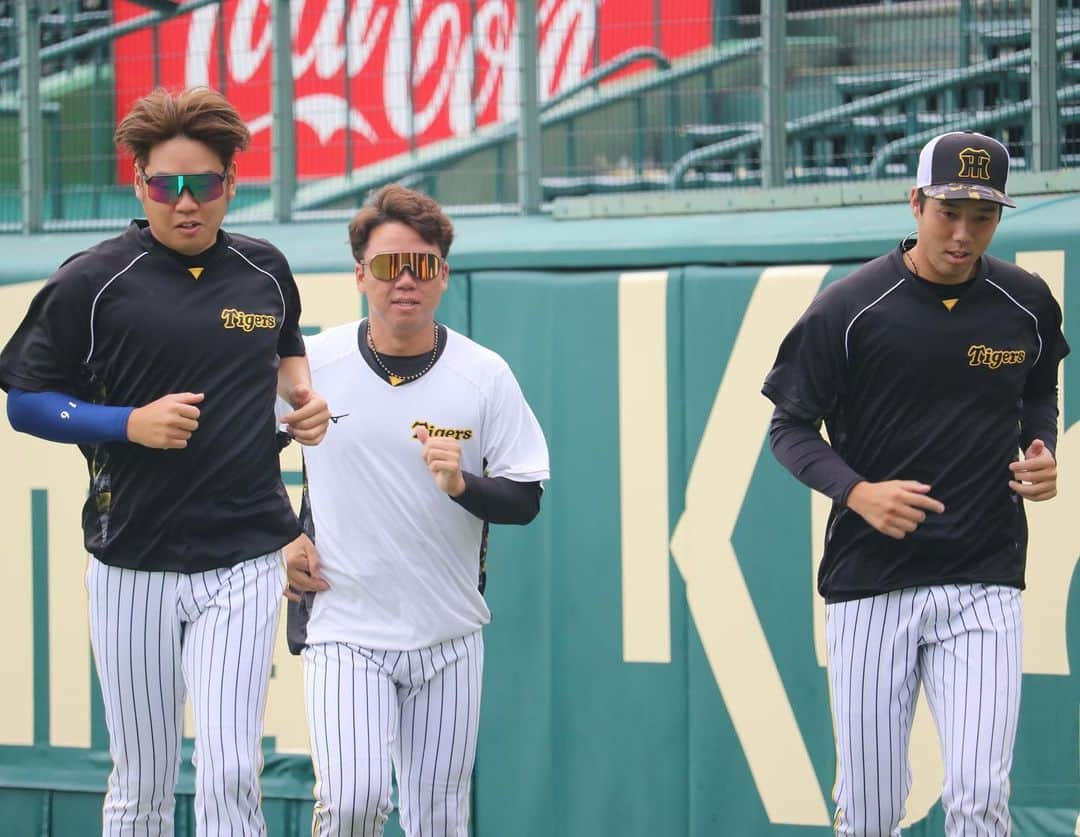 阪神タイガースさんのインスタグラム写真 - (阪神タイガースInstagram)「9月11日、甲子園球場での先発投手練習の様子です！ #西勇輝 選手 #青柳晃洋 選手 #才木浩人 選手 #ジェレミービーズリー 選手 #村上頌樹 選手 #伊藤将司 選手 #阪神タイガース #ARE」9月11日 12時47分 - hanshintigers_official