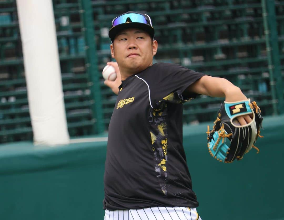 阪神タイガースさんのインスタグラム写真 - (阪神タイガースInstagram)「9月11日、甲子園球場での先発投手練習の様子です！ #西勇輝 選手 #青柳晃洋 選手 #才木浩人 選手 #ジェレミービーズリー 選手 #村上頌樹 選手 #伊藤将司 選手 #阪神タイガース #ARE」9月11日 12時47分 - hanshintigers_official