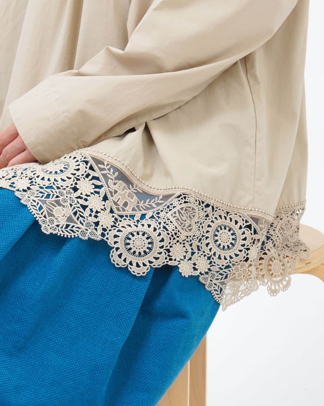 marbleSUD(マーブルシュッド) のインスタグラム：「"doily lace"  どこか懐かしさを感じる、レトロなレース。 みなさんもどこかで一度は目にしたことがあるはず... そう！この正体は、卓上用の小さな敷物である、ドイリーを繋ぎ合わせたものなんです！ 繊細なレースの中にうさぎ、ゾウ、インコが隠れている遊び心もポイント😊  マーブルシュッドらしい、懐かしくも新しいお洋服の誕生です。」