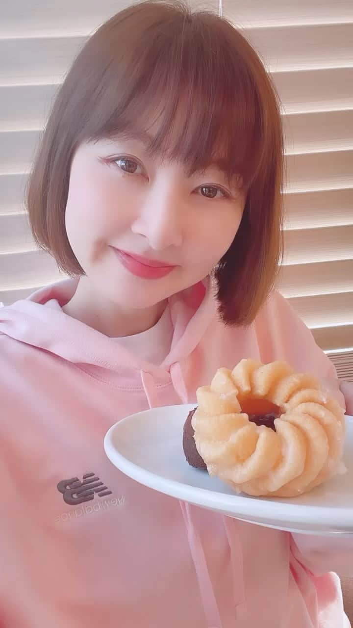 相沢礼子のインスタグラム：「8月28日誕生日でした〜🤗 自分でミスドを買って食べました^ ^笑 美味しかったです😆  メッセージをくださったみなさま、本当に嬉しかったです🥹心からありがとうございます🥹🫶  #happybirthday  #happy #誕生日 #centforce  #セントフォース #相沢礼子　 #ootd @newbalance #8月28日」