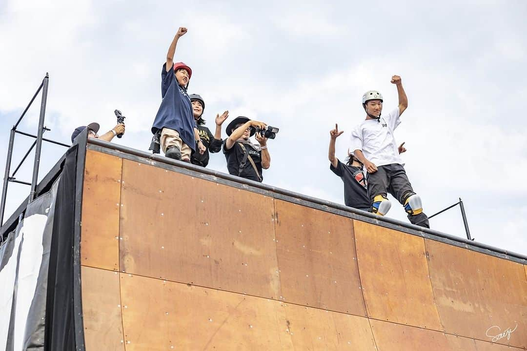 安床武士さんのインスタグラム写真 - (安床武士Instagram)「HAZIKETEMAZARE Fes DAY2🤘 何度雨にやられても挫けない気持ちでやりきった2日目！ 本当に皆さんの応援に支えられました！ ありがとうございました🙏 ハジマザ、最高！ Thanks for @hey_smith_japan @hey_igari_0131  @yuji_hey_smith  @canasumushi  @keniikawa  @mitsurusax  タスクン  team GOODSKATES @rui09  @sportsloverkaho  @famk32  @yoshiki130130  @junomatsuoka  @haruhi_gram  @takuto.yamamoto624   @goodskates_inc   Photo by @satoshi.saijo   #ハジマザ #teamgoodskates #グッドスケート #takeshiyasutoko #安床武士 #heysmith #ラストの写真は猪狩君と父」9月11日 13時05分 - takeshiyasutoko