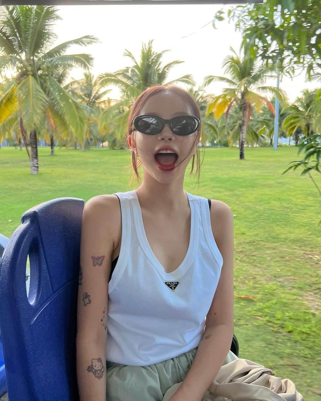 のインスタグラム：「나트랑 사진 미루고 미루다 대애충 모아모아 ....💫 그나저나 브이로그 아직 안본사람 ? 웨않봐 ?」