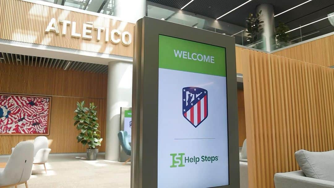 アトレティコ・マドリードのインスタグラム：「Nuevo acuerdo de colaboración con @helpstepsglobal🤝  ¡Descárgate en nuestras stories la aplicación móvil y colabora!」