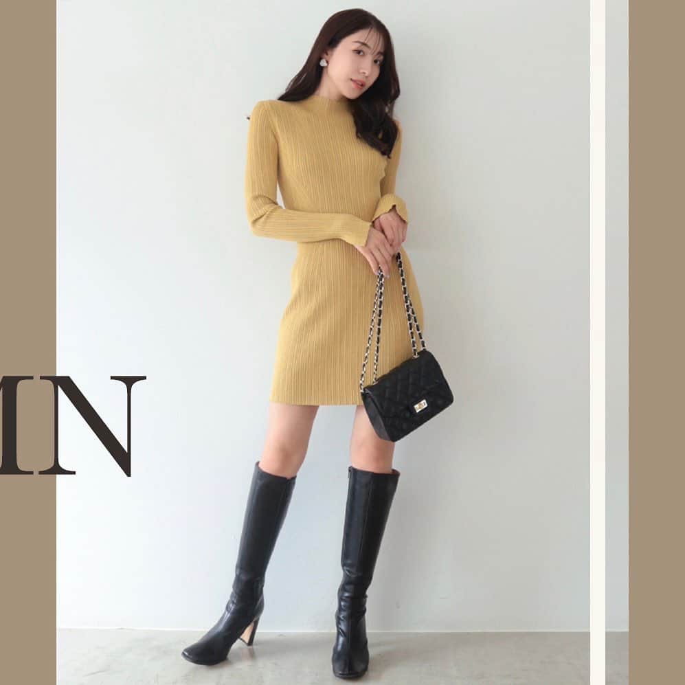 デュラスアンビエントのインスタグラム：「#ボトルネックリブニットミニワンピース <White, Light gray, Yellow, Greige, Black> 【9/27(WED)20:00-】  シンプルで攻めすぎない、大人のミニワンピース。  サラッとしたリブニットが程よくボディラインに沿い、女性らしいシルエットに色香が滲みます。  ウエストにかけてくびれるような、巧妙なパターン使いが、さり気ないスタイルアップの秘訣。  アウターや足元など、合わせるものを選ばずシーンレスにお楽しみにいただけます。  ＿＿＿＿＿＿＿＿＿＿＿ ✔︎ @ambient_styling #AMBIENT #ambient_official #ambientstyle #アンビエント #23aw #ワンピース #ニットワンピース #秋コーデ」