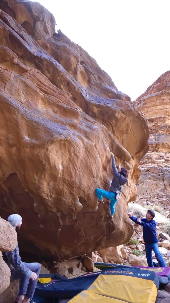 尾上彩のインスタグラム：「I miss Jordan🇯🇴 ・ ・ ・ @patagoniajp @patagonia_climb #climbing #climblikeagirl #bouldering #クライミング #ボルダリング #Jordan #jordanclimbing #wadirum」