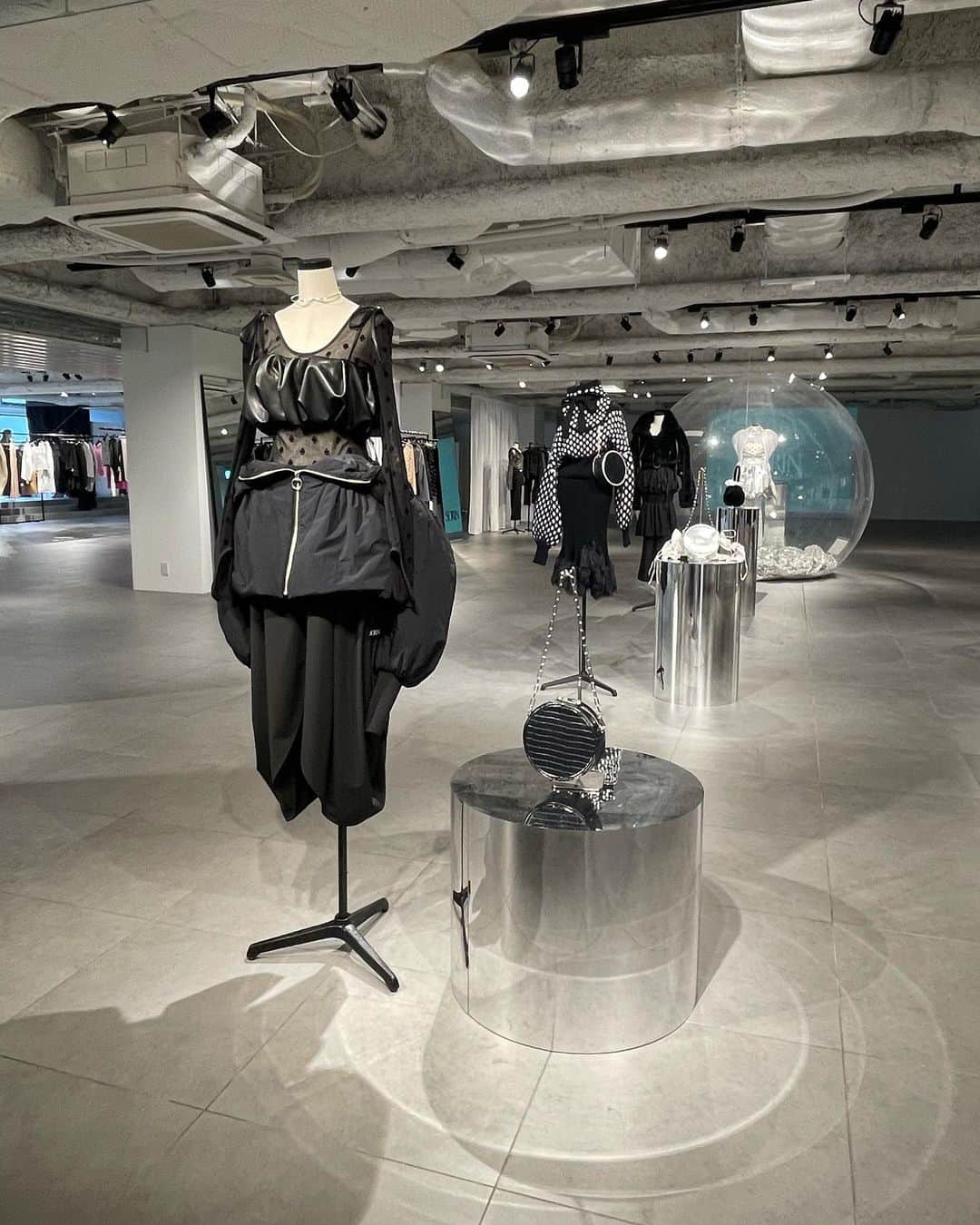 こままりえのインスタグラム：「SORIN 23FW exhibition @sorin__official  展示会に遊びに行ってきました☺️ 秋冬の可愛いお洋服たち眼福🤍 素敵な空間でした🤍🩶  #sorin #ソリン #展示会 #秋冬展示会 #展示会2023AW #カーディガン #コート #アウター#2023FW #23FW #23AW」