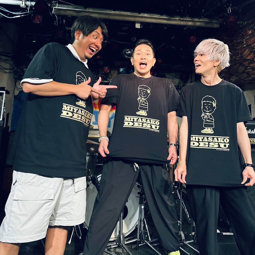 宮迫博之さんのインスタグラム写真 - (宮迫博之Instagram)「そして今回！オフ会にご来場の方限定で『宮迫ですッ!×MFC STORE 』のコラボTEEを販売しました👍めっちゃデザイン気に入ってます！  今後、また新しいコラボアイテムできたらいいな〜😆MFC STOREさん、デザイナーのHIROSHI ARTさん、ありがとうございました！  #mfc_store #HIROSHIART」9月11日 13時24分 - miyasako_hiroyuki